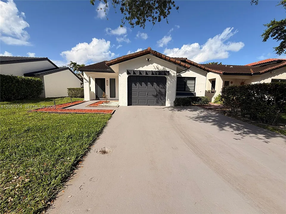 6641 NW 174th Ter