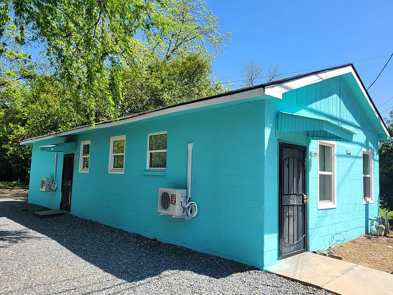 303 Carver Dr #B — Photo 1