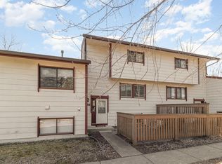6899 Grenwich Ln N, Oakdale, MN 55128