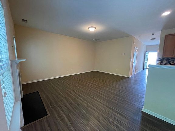3rd image of 13987 Singleleaf Ln