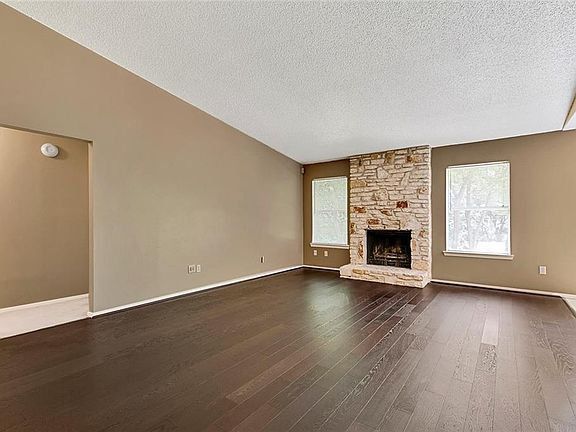 5th image of 12111 Forsythe Dr