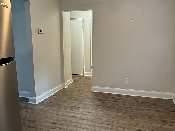 5th image of 2454 Grinstead Dr APT E1