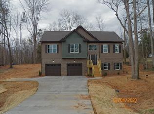 5535 Farmstead Rd, Pfafftown, NC 27040