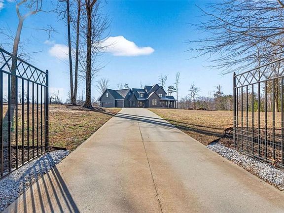 3rd image of 285 Dial Mill Rd