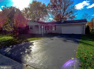 430 Quaker Dr, York, PA 17402