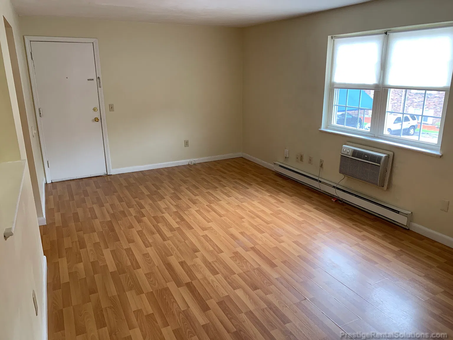 2 bed, 1.0 bath, 995 sqft, $1,875 — Photo 2