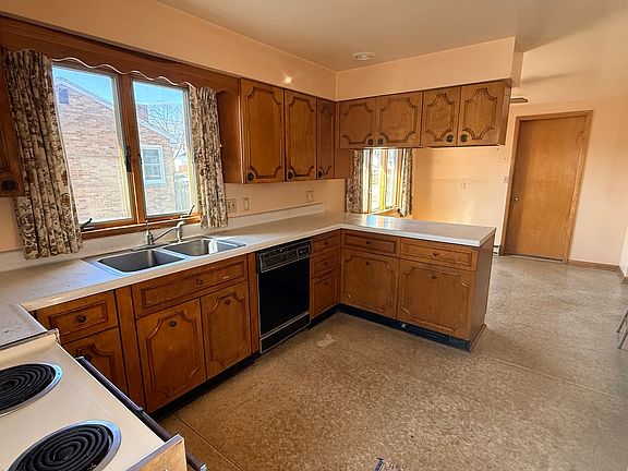 5th image of 503 E Main St