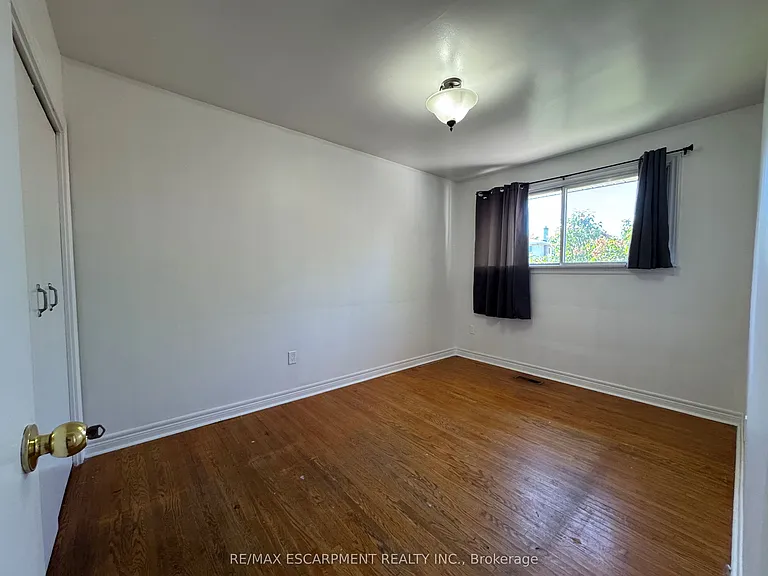 71 Hoover Cres — Photo 10