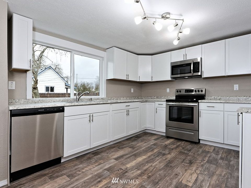 1st image of 702 Yew Street