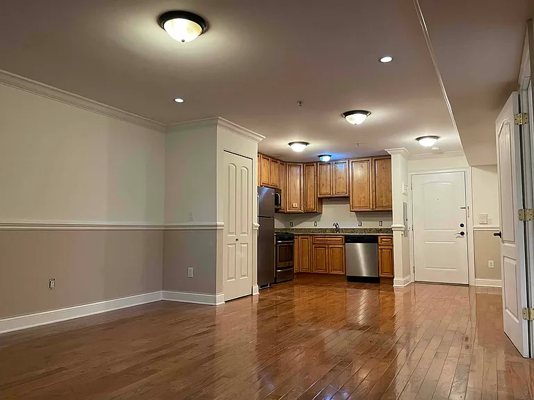 1215 New York Ave #404 — Photo 5