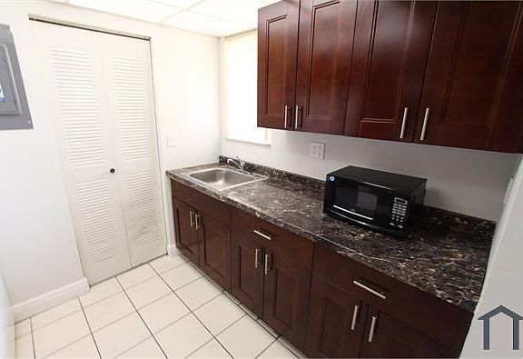 3rd image of 650 NW 114th Ave APT 201