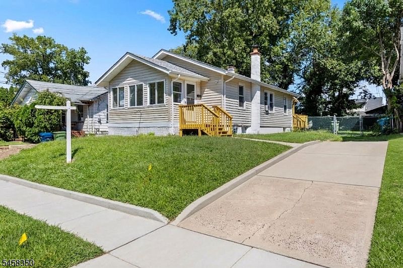1st image of 125 Anelve Ave