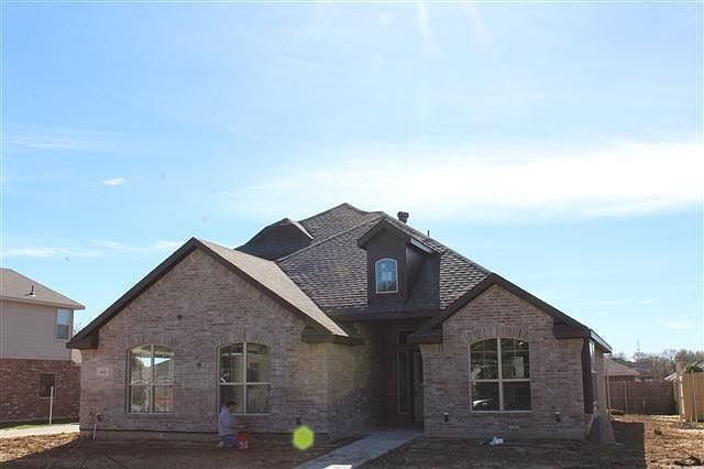 1st image of 902 Mockingbird Ln