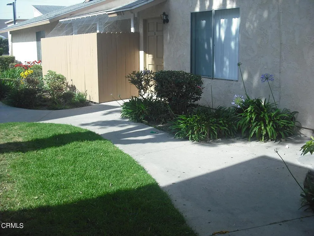 2 bed, 1.5 bath, 989 sqft, $2,895 — Photo 2