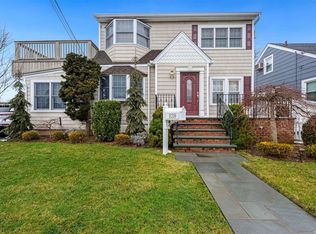 1138 Carukin St, Franklin Square, NY 11010