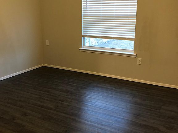 4th image of 813 Parkview Dr APT C
