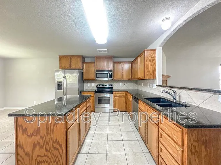 413 Bashaw Loop — Photo 6