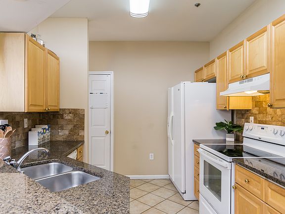 3rd image of 337 Pembroke Cir #337
