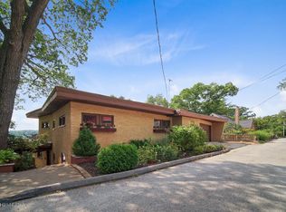 1714 Woodland Bluff Dr, Valparaiso, IN 46383