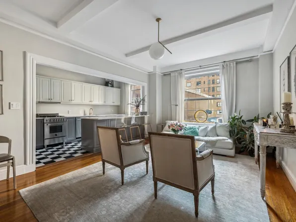 150 East 49th Street 8D image 3 of 9