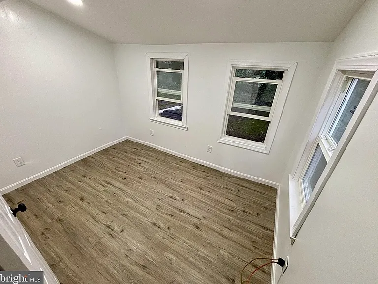 802 Fairmount Ave — Photo 2
