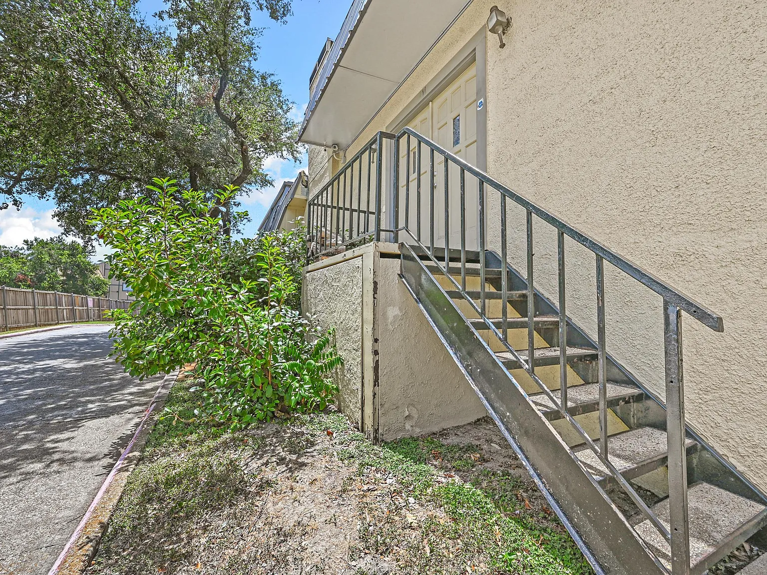 8560 Park Ln — Photo 3