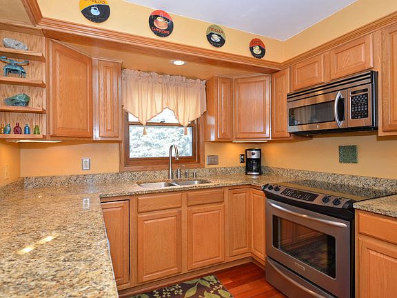 2nd image of W226N2617 Oakwood Ln