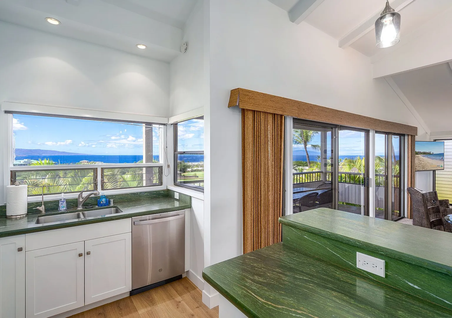 Wailea Ekolu 310 - Molokini to West Maui Ocean View, Modern — Photo 2