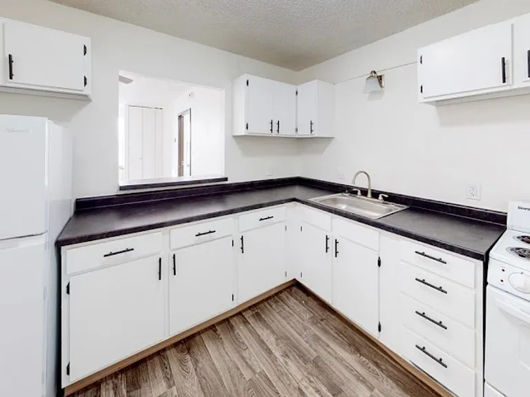 Riverview Apartments — Photo 14