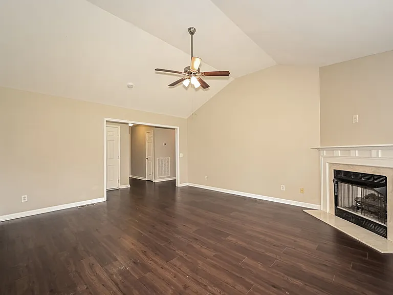 2619 Danbury Cir — Photo 5