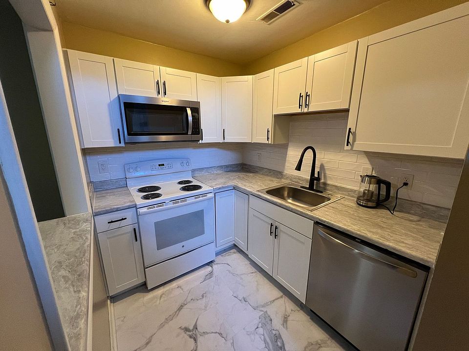 1st image of 1418 Bradley Dr #2B-2Ba