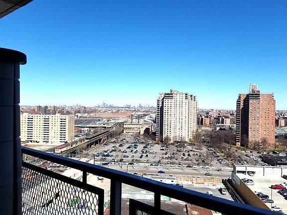 2nd image of 2932 W 5th St APT 17