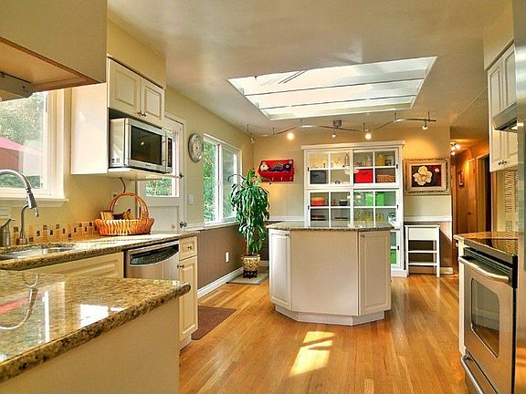3rd image of 16209 SE Newport Way