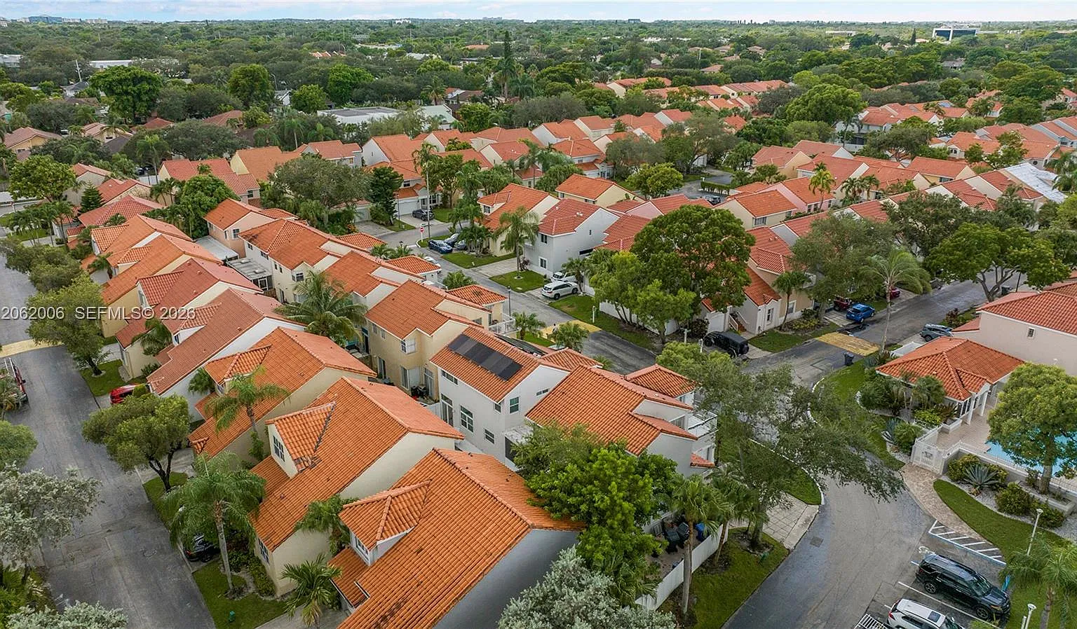 Emerald Pointe — Photo 3