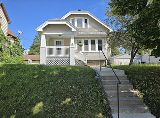 2006 S 89th St, West Allis, WI 53227