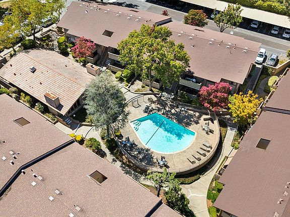 3rd image of 101 Kinross Dr APT 9