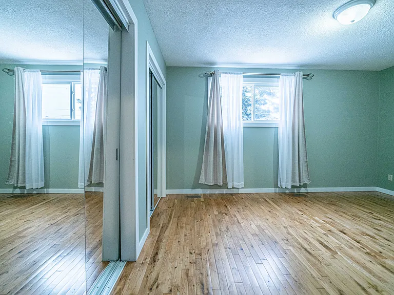 1-435 Piccadilly Ave #1 — Photo 9