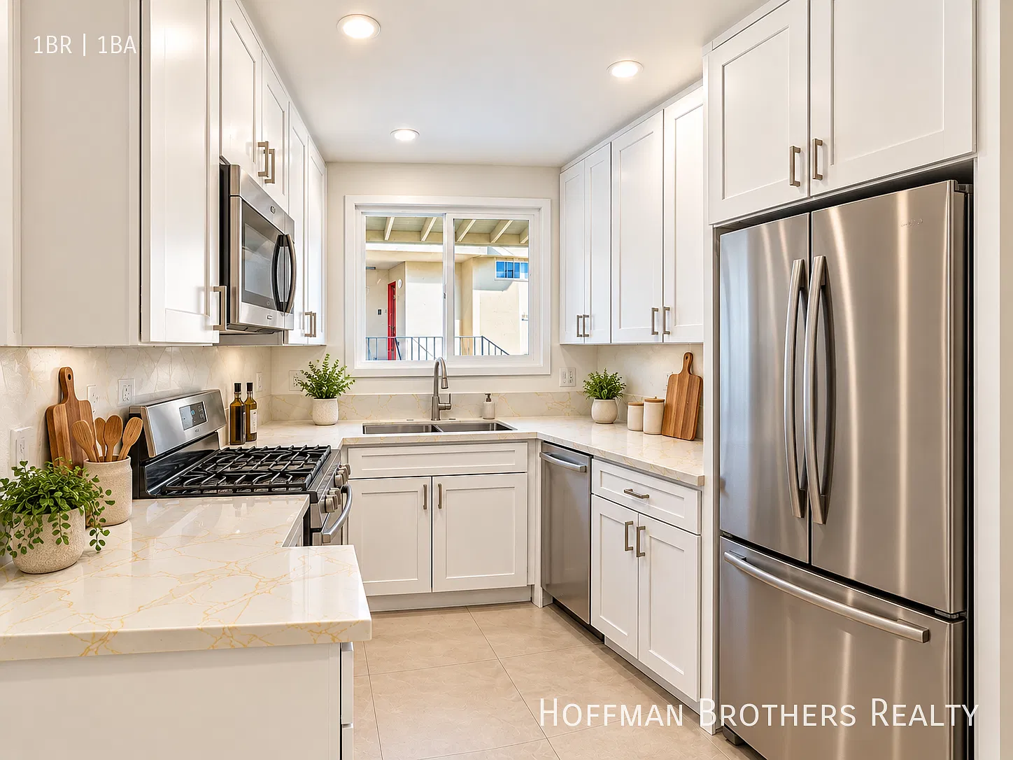 Beverly Grove One-Bedroom with Parking, A/C & Full Kitchen Appliances — Photo 2