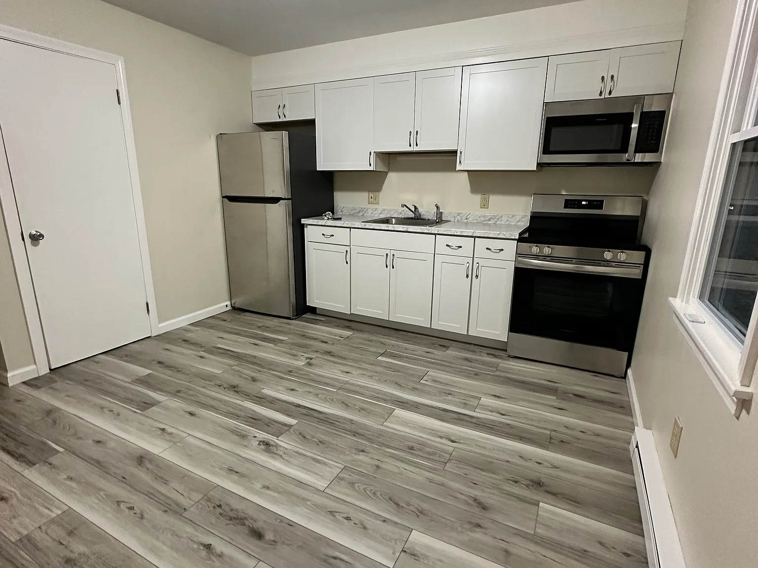 2 bed, 950 sqft, $1,900 — Photo 1