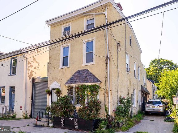 2nd image of 234 W Queen Ln