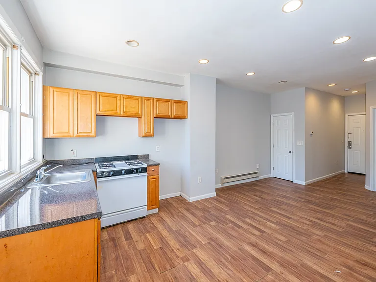 162 E Main St #1 — Photo 5