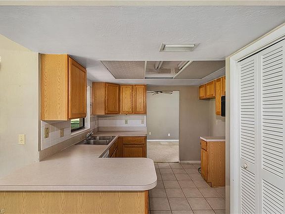 3rd image of 238 SW 46th St