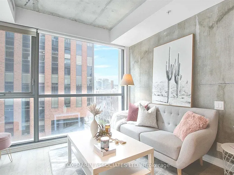 39 Brant St #523 — Photo 1