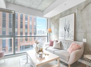39 Brant St #523, Toronto, ON M5V 0M8