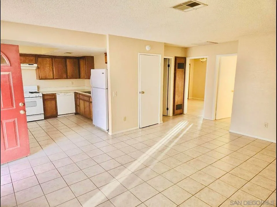 28150 Apache Ave — Photo 3