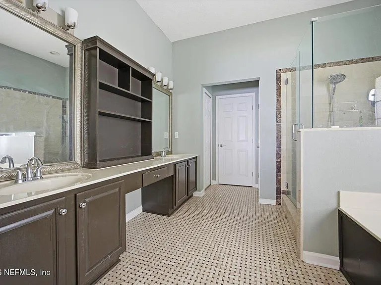 10642 Roundwood Glen Ct — Photo 16