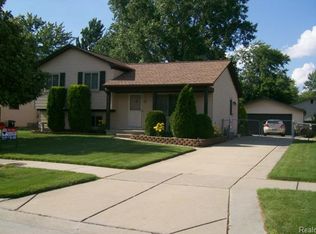 27141 Clark Cir, Chesterfield, MI
