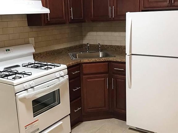 Newer appliances & cabinets 
