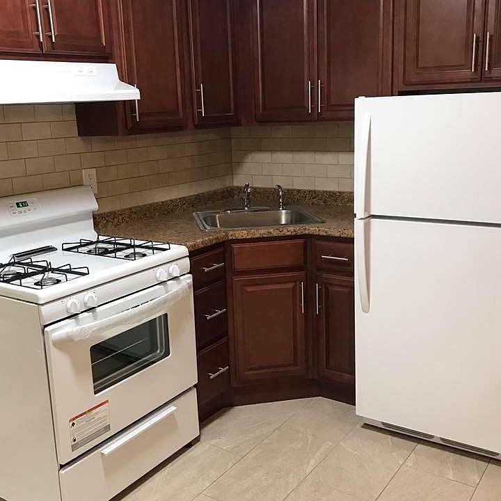 Newer appliances & cabinets 