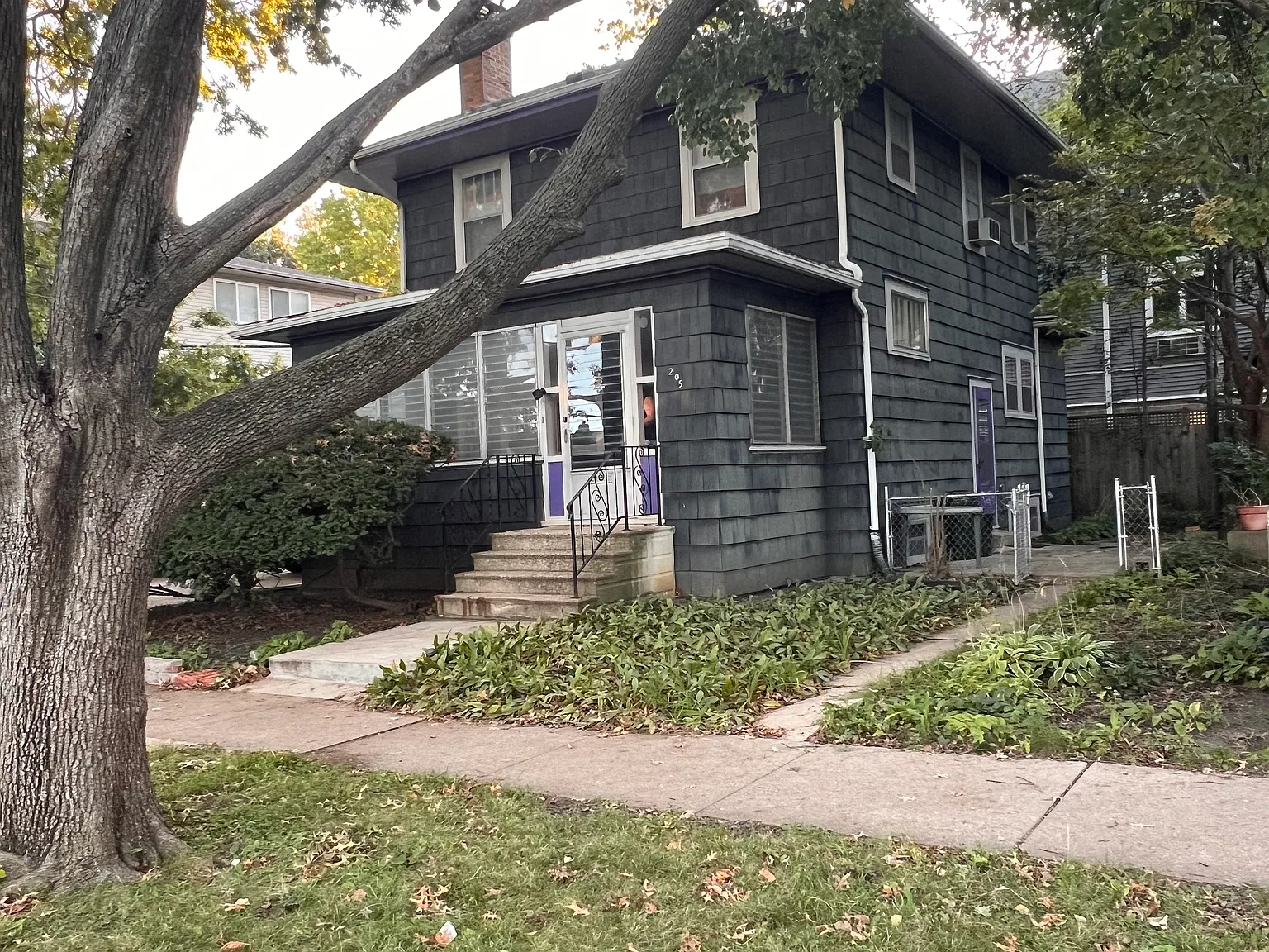 3 bed, 1.5 bath, 2400 sqft, $1,495 — Photo 1